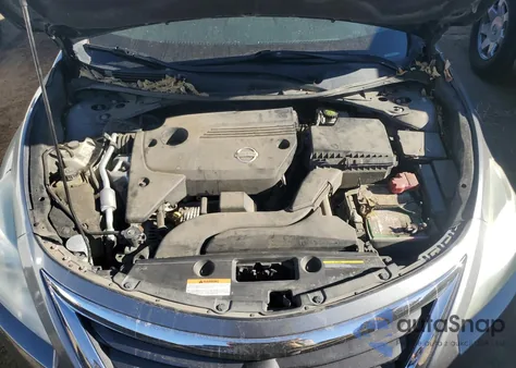 2015 Nissan Altima 2.5 из США, поврежденный, VIN 1N4AL3AP5FC236570